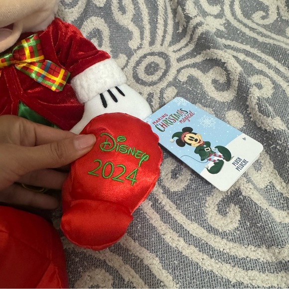 2024 DISNEY Minnie Mouse Holiday Plush Medium 16'' NWT Making Christmas Magical - Picture 7 of 8